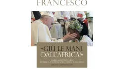 Page de couverture du nouveau livre du pape François intitulé "Hands off Africa". Crédit : Maison d'édition du Vatican / 