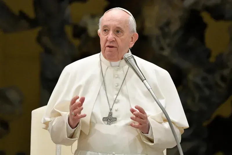 Le pape François lors de l'audience générale dans la salle Paul VI le 2 mars 2022. Vatican Media / 