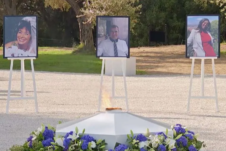 Portraits de Nadine Devillers, Vincent Loques et Simone Barreto Silva. Capture d'écran de la retransmission en direct du mémorial des victimes de l'attentat de Nice le 7 novembre 2020