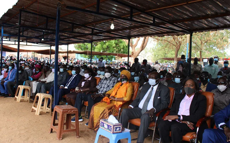 Les membres du gouvernement lors de l'ordination épiscopale de Mgr Matthew Remijio Adam Gbitiku, évêque du diocèse de Wau, le 24 janvier 2021 ACI Afrique