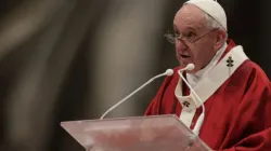 Le pape François célèbre la messe du dimanche de Pentecôte dans la basilique Saint-Pierre, le 23 mai 2021 / EWTN News/Daniel Ibáñez/Vatican Pool / 