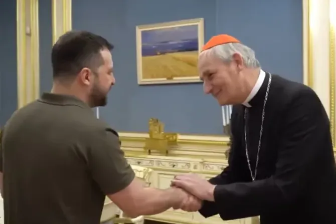 Le cardinal Matteo Zuppi, envoyé du pape François en Ukraine, a achevé le 6 juin 2023 une visite "brève mais intense" de deux jours à Kiev, au cours de laquelle il a rencontré le président Volodymyr Zelenskyy. | Crédit : Vatican News/YouTube